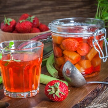 Kompot z rabarbaru i truskawek